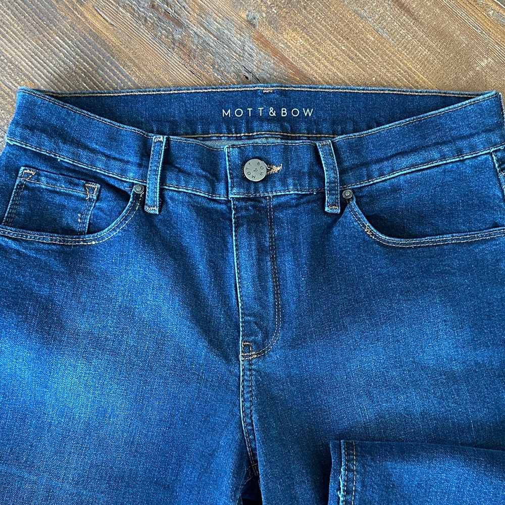 Mott & Bow Mid-rise Boyfriend Jeans size 28, length 32”